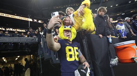 Michigan TE Luke Schoonmaker declares for 2023 NFL draft