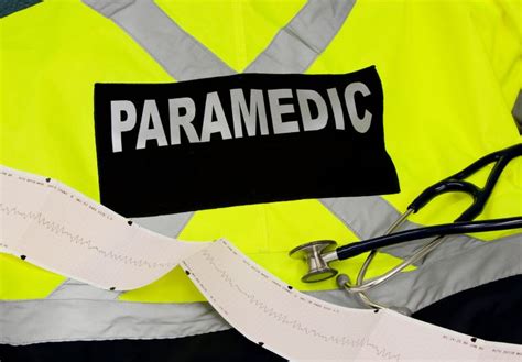 Emt Vs Paramedic What S The Difference Hci College