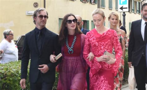 Emily Blunt E Anne Hathaway Alle Nozze Di Jessica Chastain Foto