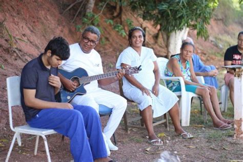 Sessões de musicoterapia ocorrem periodicamente para os pacientes