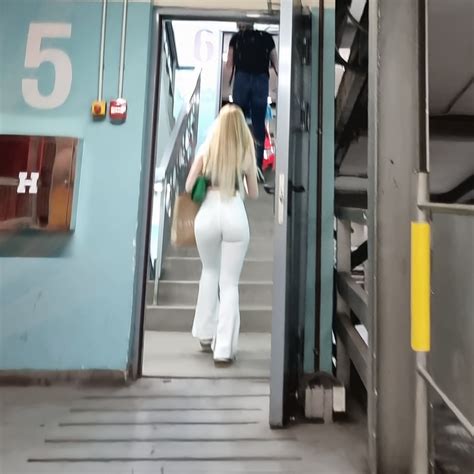 Big Pawg Blonde In Tight White Jeans Tight Jeans Forum