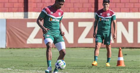 Fluminense Yony Gonz Lez Regularizado E Pode Fazer Estreia