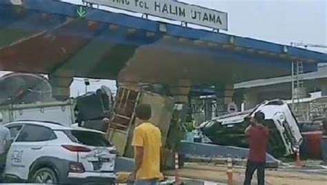 Jasa Marga Tutup Gardu Tol Imbas Truk Ugal Ugalan Bikin Kecelakaan Di