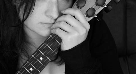 130 Cool Stylish Profile Pictures For Facebook For Girls With Guitar