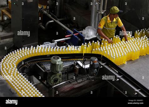 Coca cola factory tour hi-res stock photography and images - Alamy