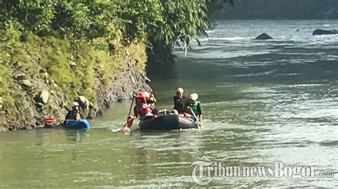 Dua Bocah Hanyut Saat Sedang Mandi Di Kali Ciliwung Hingga Saat Ini