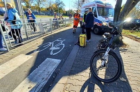 Wrocław Wypadek na przejściu dla pieszych Rowerzysta potrącił pieszą