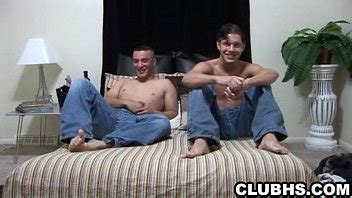 Dos Macizos Amateurs Cachondos Tirando De Sus Pollas Duras XVIDEOS