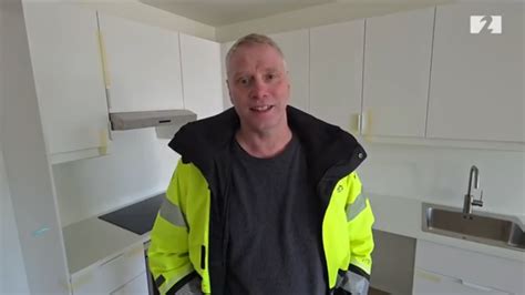 Sex timburhús flutt með vörubílum á Húsavík Sjónvarp Vísir