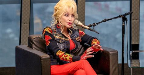 Why Does Dolly Parton Wear Fingerless Gloves? Fans Have Theories