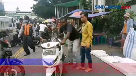 Juru Parkir Panik Saat Petugas Razia Parkir Liar Di Tanah Abang Video