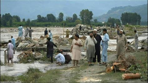 Un Tiers Du Pakistan Sous Les Eaux Plus De 1 060 Morts Ouragan Cd