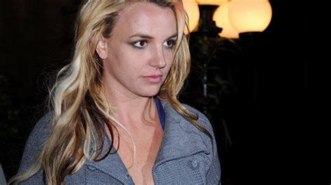 Britney Spears diz que sofreu acidente em lareira Roteiro Notícias