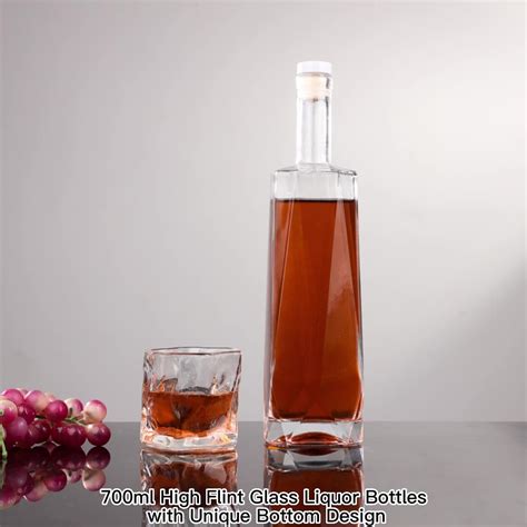 Luxury Diamond Cutting Design 700ml Tequila Brandy Glass Bottle With Cork High Flint Glass