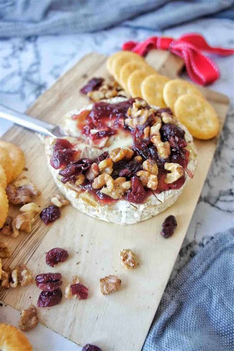 Baked Camembert with Cranberry Sauce | Sweet Caramel Sunday