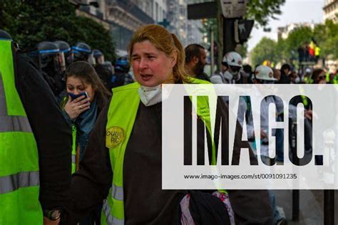 Paris Yellow Vest May Day Protest Tens Of Thousands Of People From