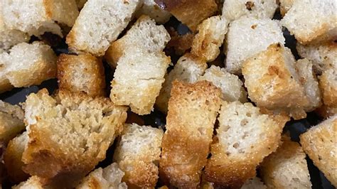 СУХАРИКИ С ЧЕСНОКОМ В ДУХОВКЕ.Хрустящие снаружи и мягкие внутри - YouTube