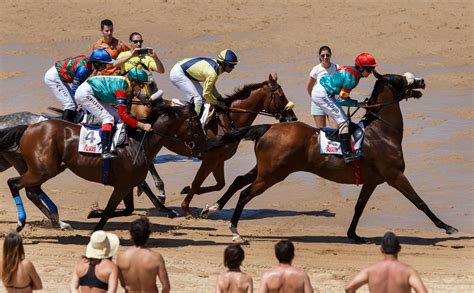 Spanish city hosts annual beach horse race