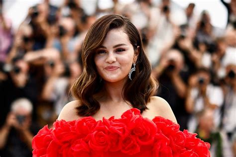 Selena Gomez zachwyca na czerwonym dywanie w Cannes Jeden szczegół