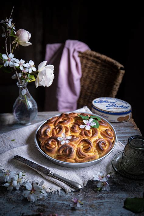 Torta Delle Rose Alle Mandorle E Confettura Rose Shaped Bread With