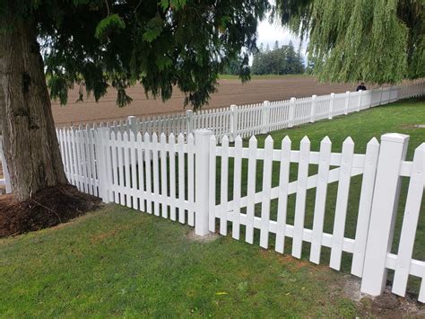 Vinyl Fencing Vs Wood Fencing Classic Vinyl Fencing