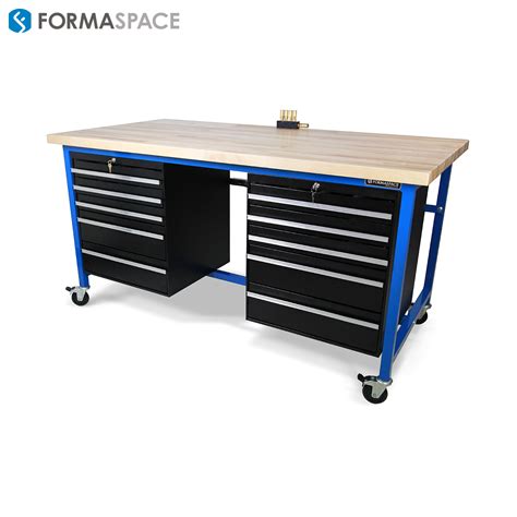 Locking Tool Boxes and Embedded Vacuum Valves | Formaspace