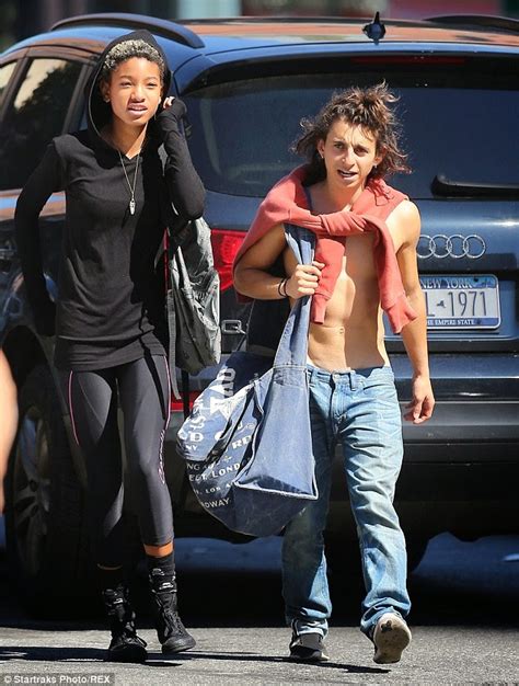 Egistonline Magazine Willow Smith Spotted With Shirtless Actor After Controversial Bed Pictures