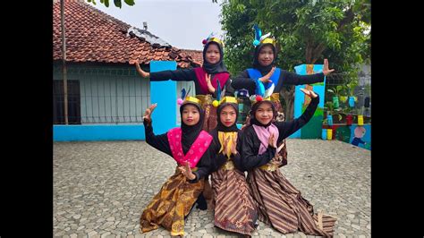 Praktek Kreasi Tari Dana Dana Gorontalo Kelas 5 I UPTD SDN 3