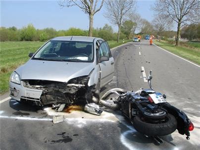 Schwer verletzte Motorradfahrer nach Unfällen in Stade und im Alten Land