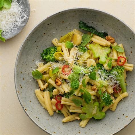 Pasta med broccoli purjolök och sardeller Recept ICA se