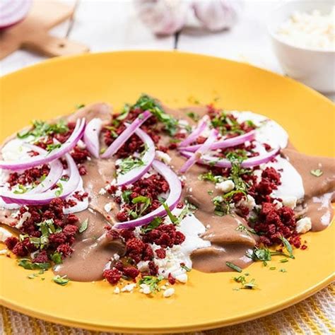 Enfrijoladas con Chorizo Chata Chata México