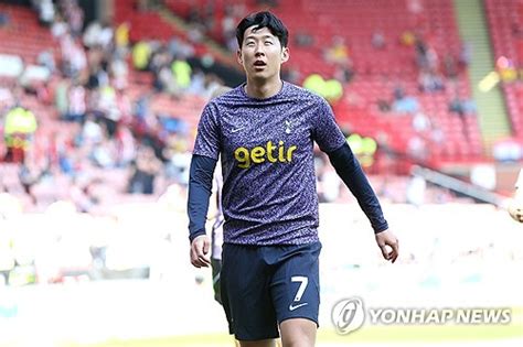 국내서 휴식 중인 손흥민 동네 축구장에 깜짝 등장