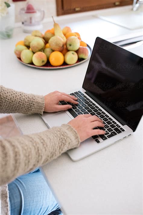 Detail Of A Woman Using A Laptop In The Kitchen Del Colaborador De