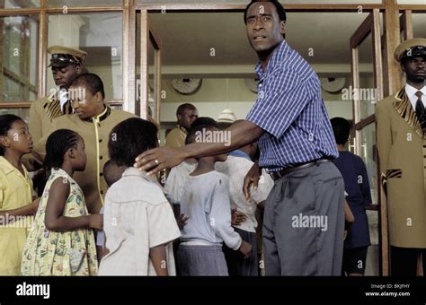 HOTEL RWANDA (2004) DON CHEADLE HOTR 001-11 Stock Photo - Alamy