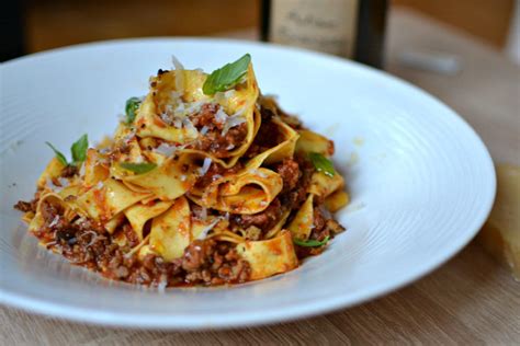 Pâtes à la sauce bolognaise maison la véritable recette italienne