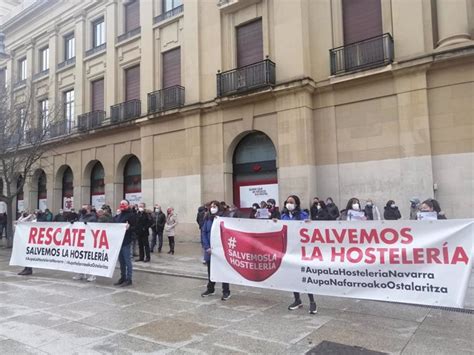 Hosteleros Protestan Ante El Gobierno Foral Por Estar Pagando Los