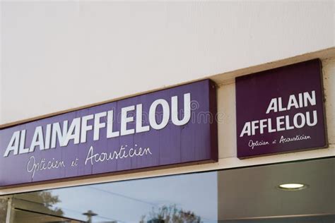 Alain Afflelou Panneau Texte Et Logo De Marque Devant La Boutique