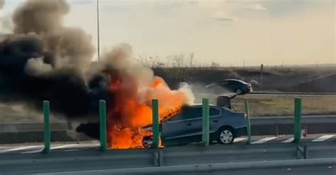 O mașină a luat foc în mers pe Autostrada Soarelui La volan se afla o