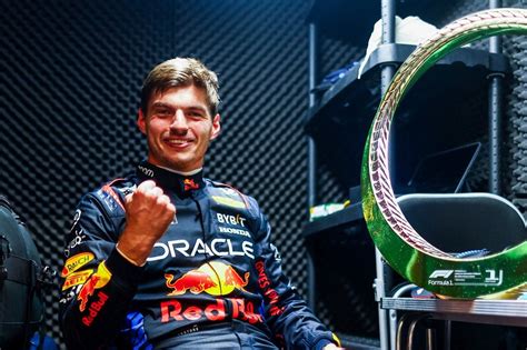 Egykori F Es Verstappen Ujjal Mutogatva Zent Az Fia Nak