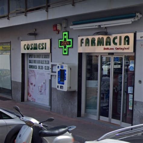 Palermo Incappucciato E Con Il Coltello Rapina La Farmacia Di Via