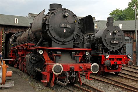 BR 41 1144-9 Dampflokfest Staßfurt am 17.04.2011 - Bahnbilder.de