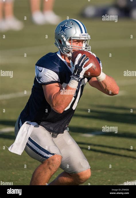 August 08, 2017 Oxnard, CA.Dallas Cowboys linebacker (50) Sean Lee goes ...