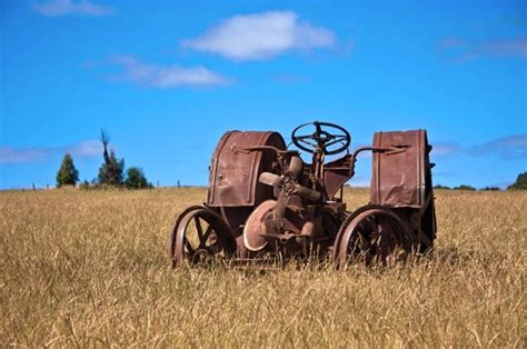 Forgotten Tractor Farm Equipment Pinterest Old Tractors Old Farm