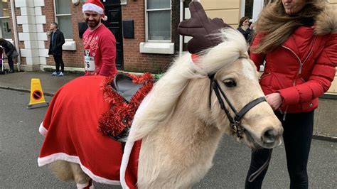 Hundreds Join Record Isle Of Man Santa Dash Charity Run Bbc News