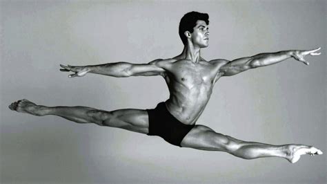 Pin By Arkadiusz Matyszewski On Anatomy Male Dancer Roberto Bolle