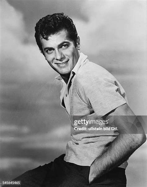 Tony Curtis Schauspieler Photos And Premium High Res Pictures Getty