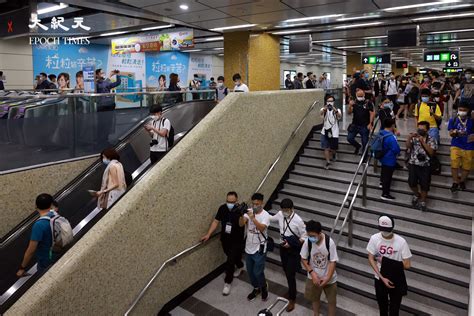 屯馬綫首日通車 逾百人凌晨乘坐頭班車｜大紀元時報 香港｜獨立敢言的良心媒體