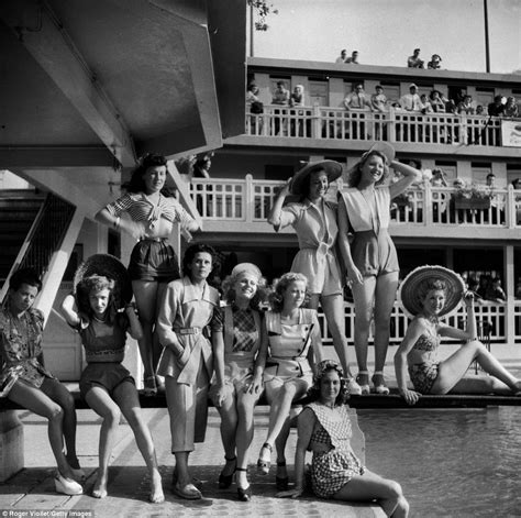 Parisian Swimming Pool That Gave Birth To Bikini Reopens After Years Daily Mail Online