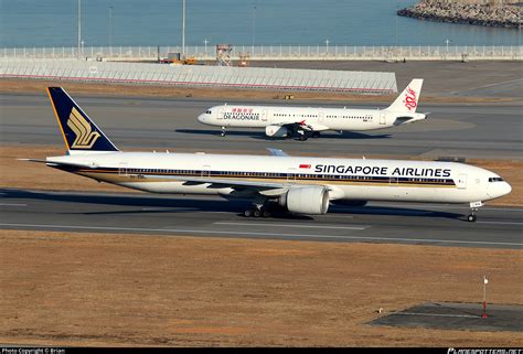 V Swn Singapore Airlines Boeing Er Photo By Brian Id