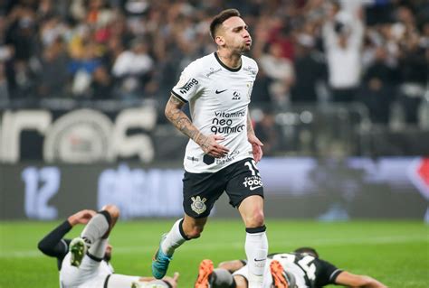 Números revelam favorito em jogo entre Corinthians e Red Bull